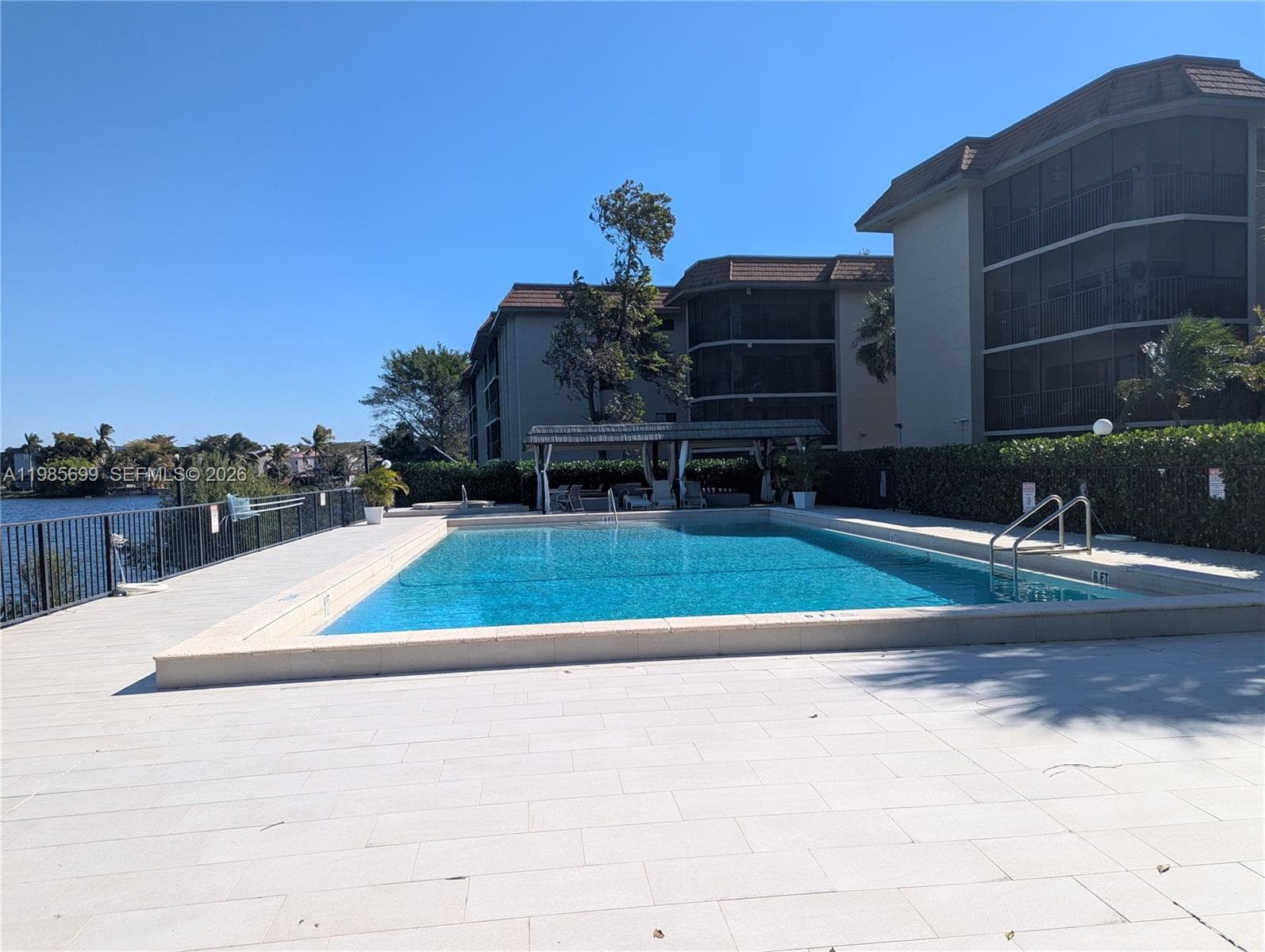 601 Ives Dairy Rd # 8, Miami FL 33179 — 71