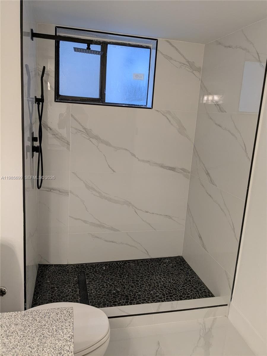 601 Ives Dairy Rd # 8, Miami FL 33179 — 5