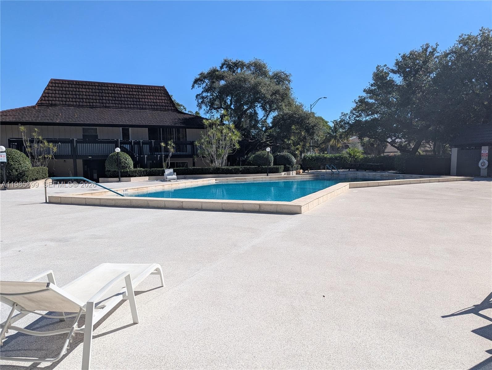601 Ives Dairy Rd # 8, Miami FL 33179 — 75