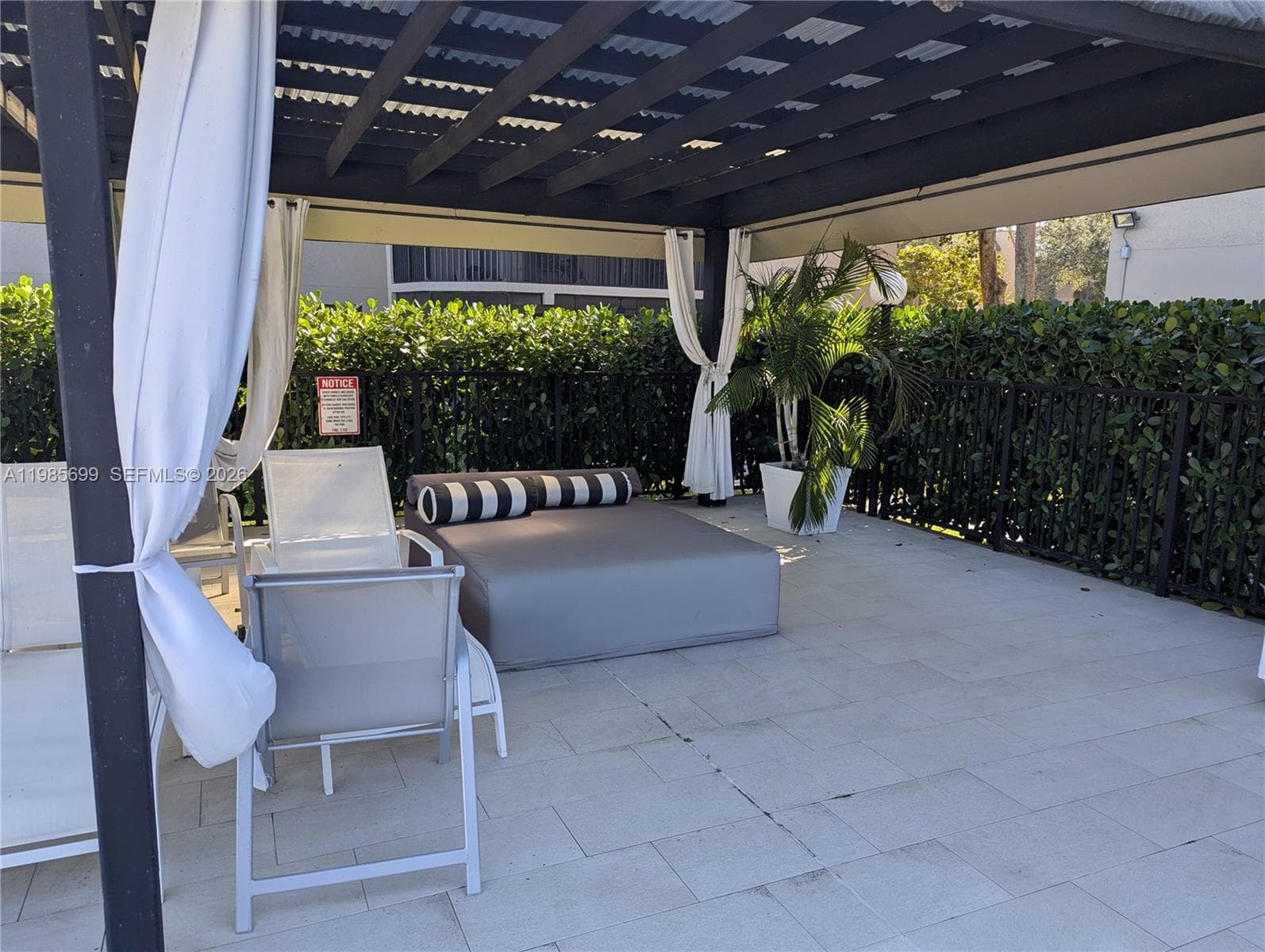 601 Ives Dairy Rd # 8, Miami FL 33179 — 61