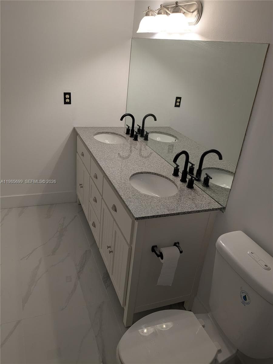 601 Ives Dairy Rd # 8, Miami FL 33179 — 10