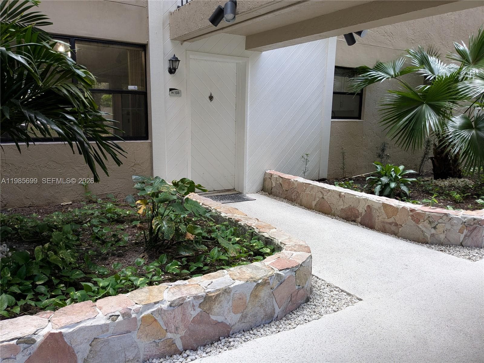 601 Ives Dairy Rd # 8, Miami FL 33179 — 55