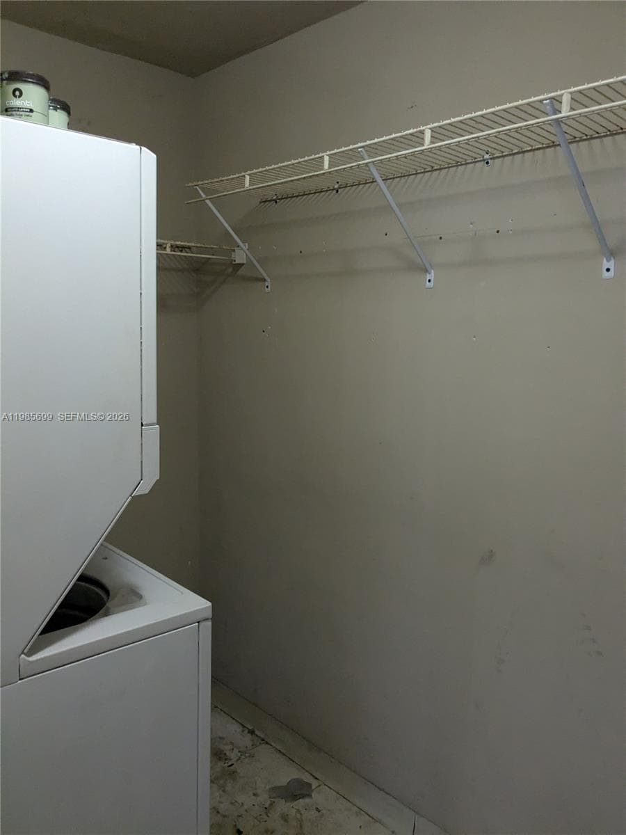601 Ives Dairy Rd # 8, Miami FL 33179 — 59