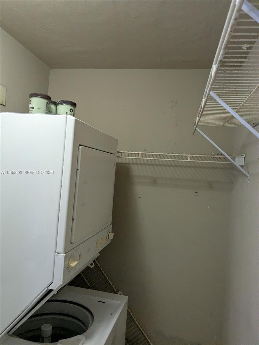 601 Ives Dairy Rd # 8, Miami FL 33179 — 58
