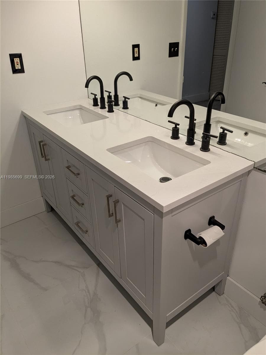 601 Ives Dairy Rd # 8, Miami FL 33179 — 15