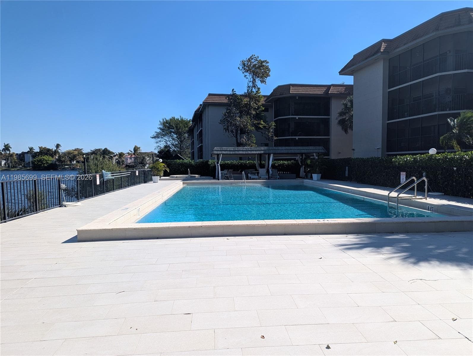 601 Ives Dairy Rd # 8, Miami FL 33179 — 68