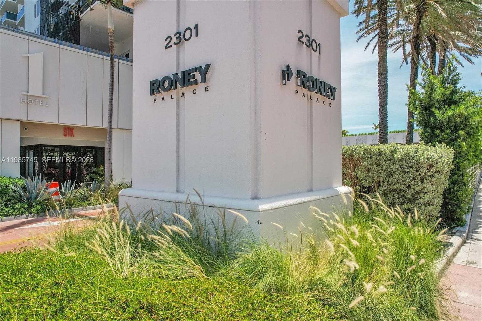 2301 Collins Ave # 311, Miami Beach FL 33139 — 33