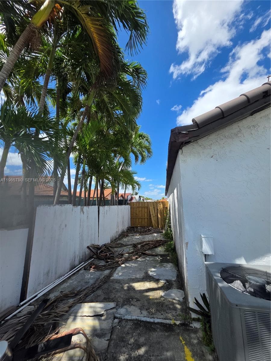 710 SW 99th Ct Cir, Miami FL 33174 — 50