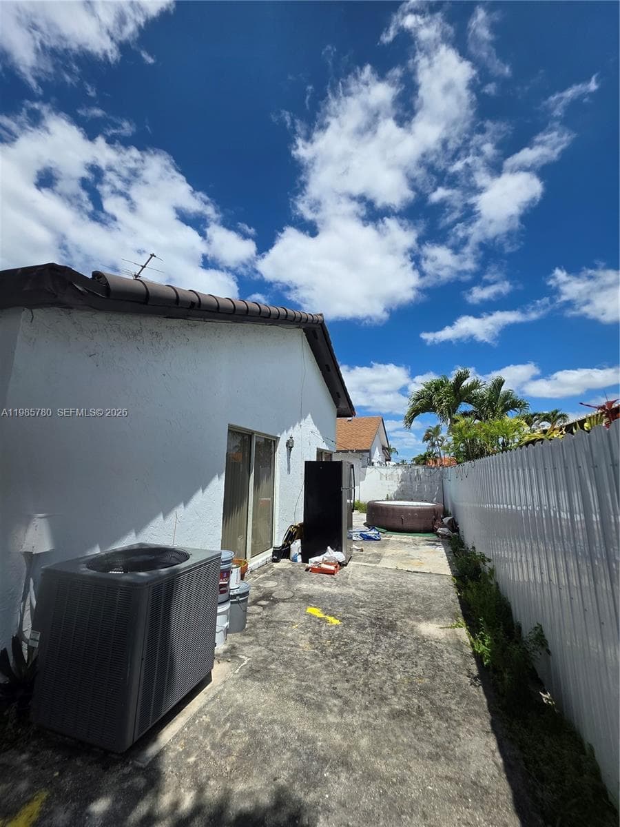 710 SW 99th Ct Cir, Miami FL 33174 — 48
