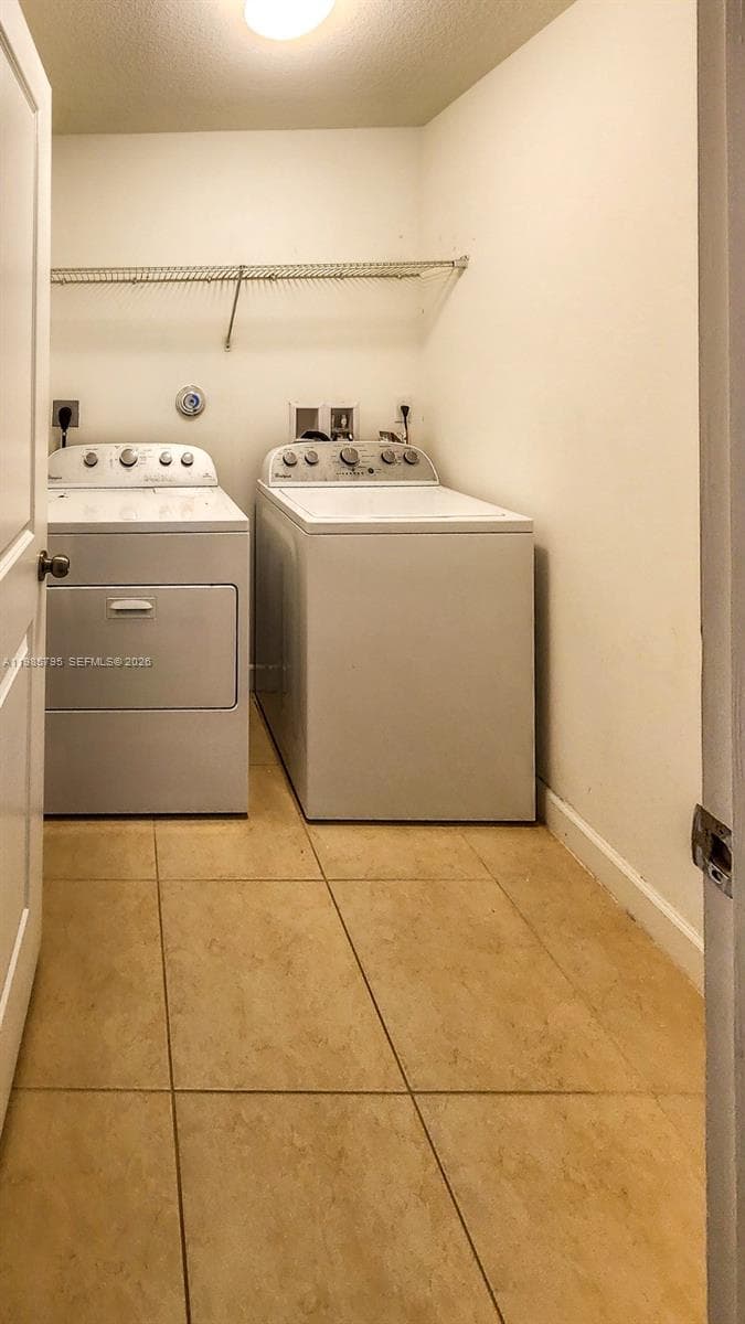 470 NE 194th Ter # 470, Miami FL 33179 — 25