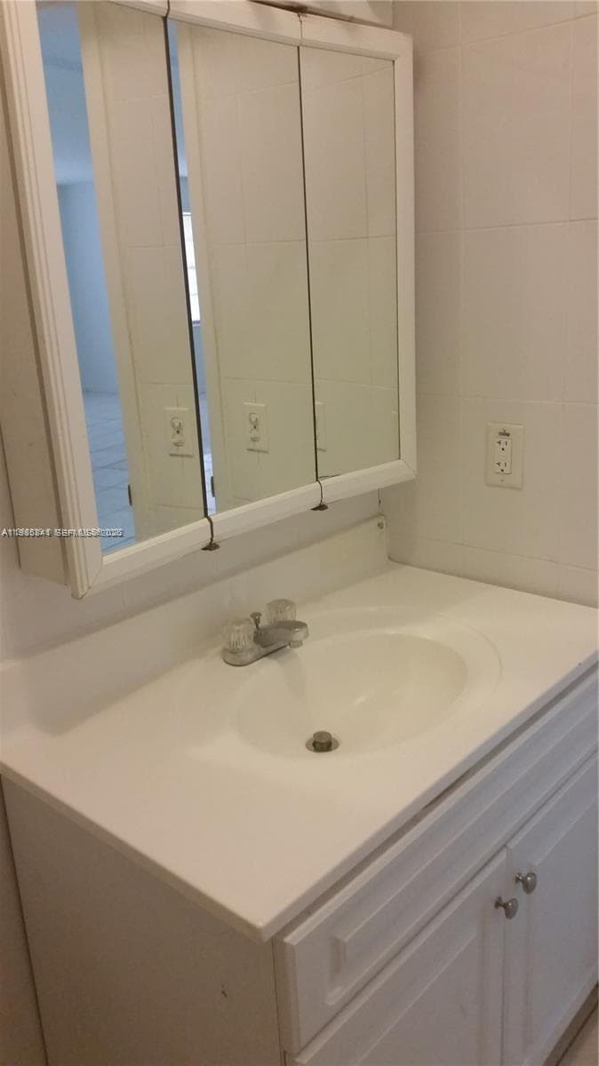 11840 NE 19th Dr # 27, North Miami FL 33181 — 14