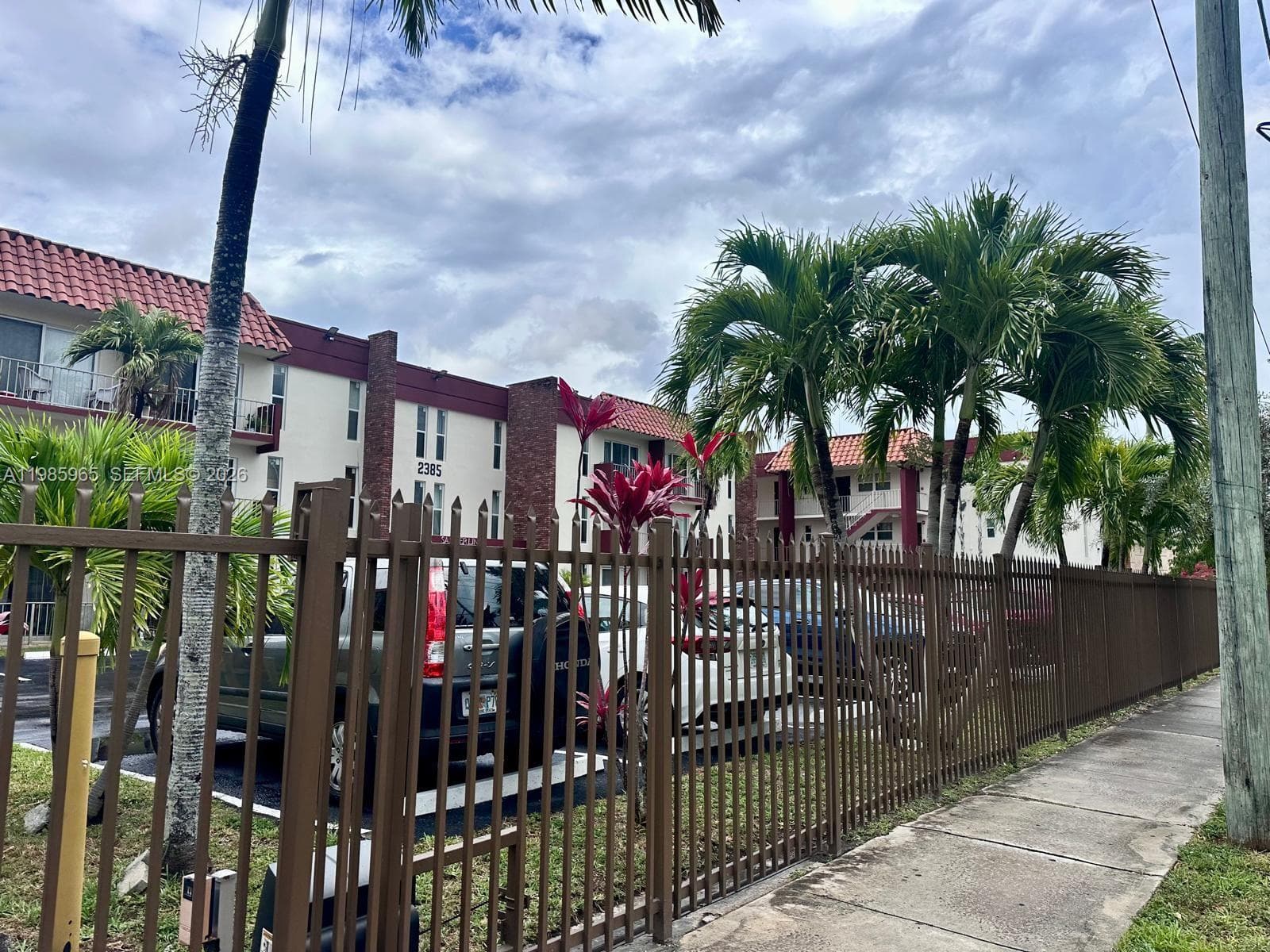 2385 NW 11th St # B16, Miami FL 33125 — 1