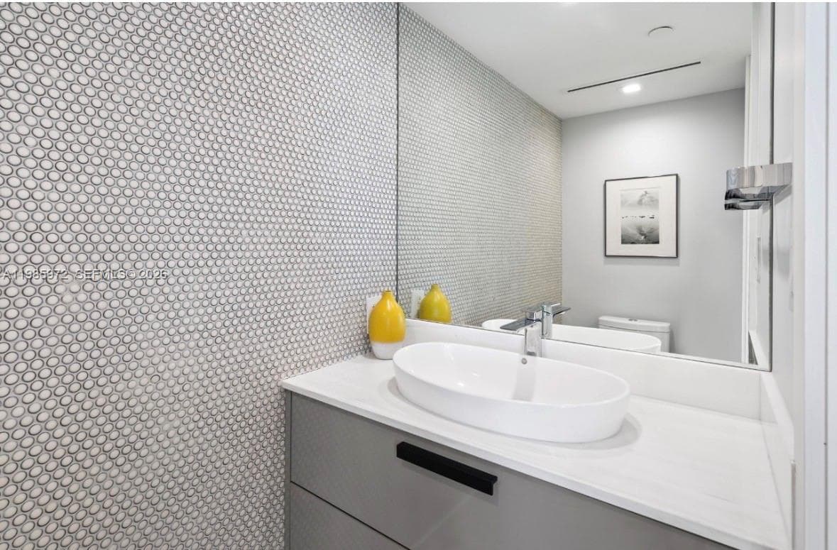 1500 Ocean Dr # 5, Miami Beach FL 33139 — 16
