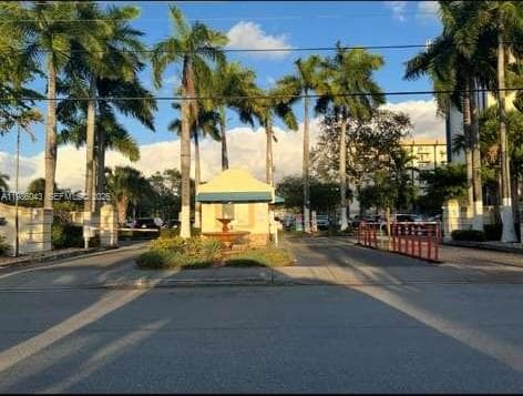 4550 NW 9th St # 114E, Miami FL 33126 — 9