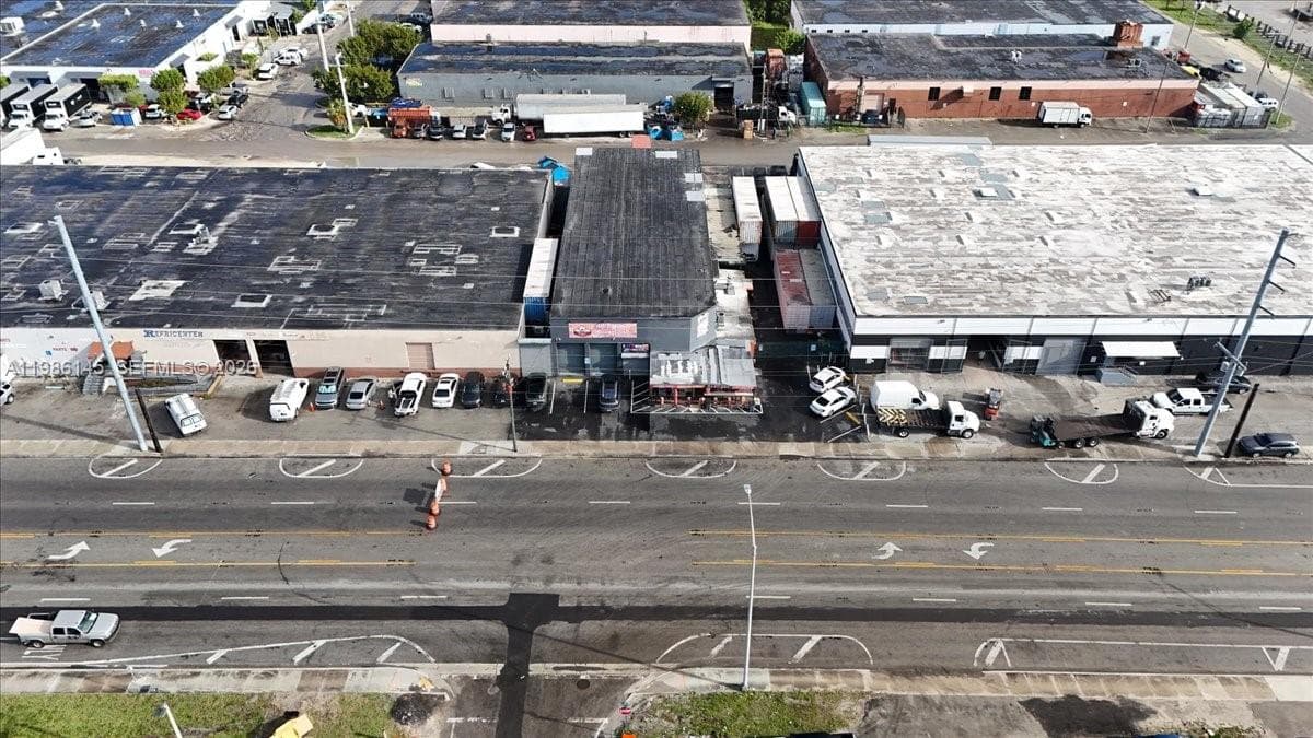 3595 NW 54th St, Hialeah FL 33142 — 6
