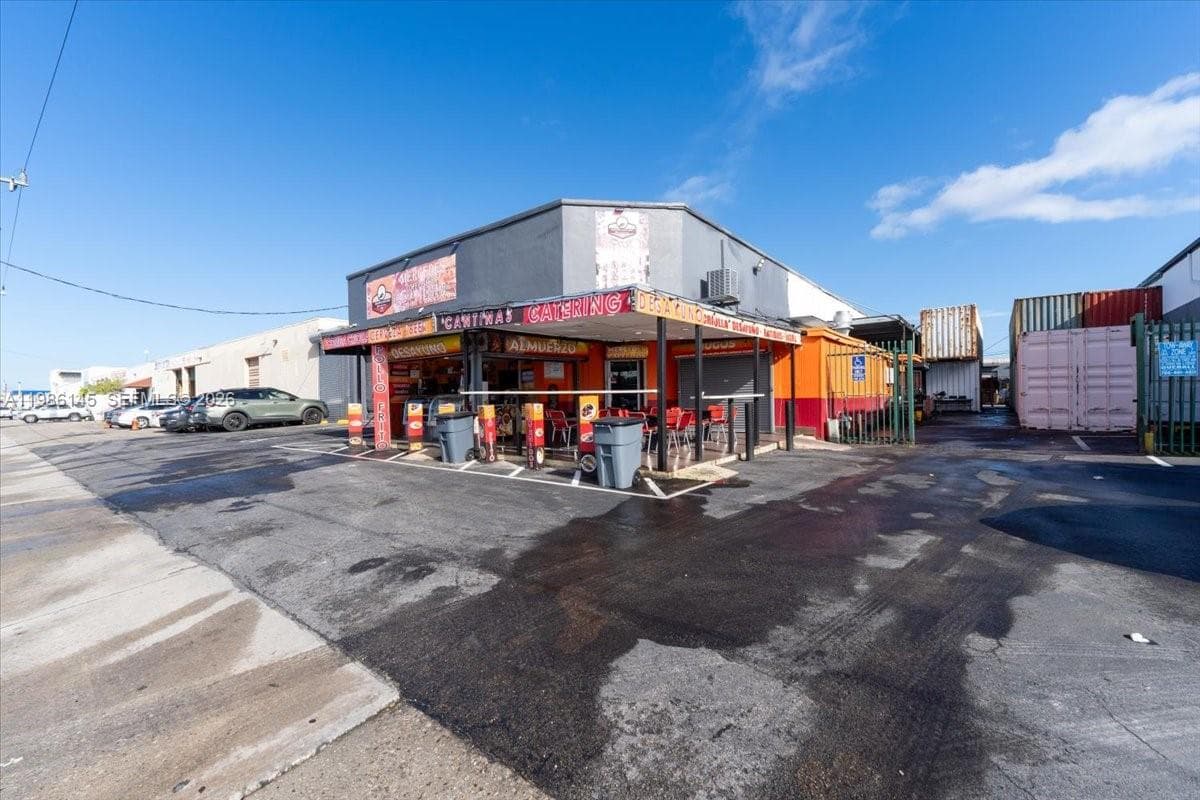3595 NW 54th St, Hialeah FL 33142 — 12