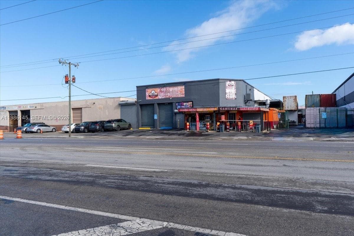 3595 NW 54th St, Hialeah FL 33142 — 10