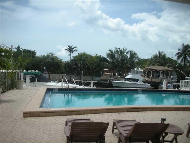 2000 NE 135th St # 1002, North Miami FL 33181 — 2