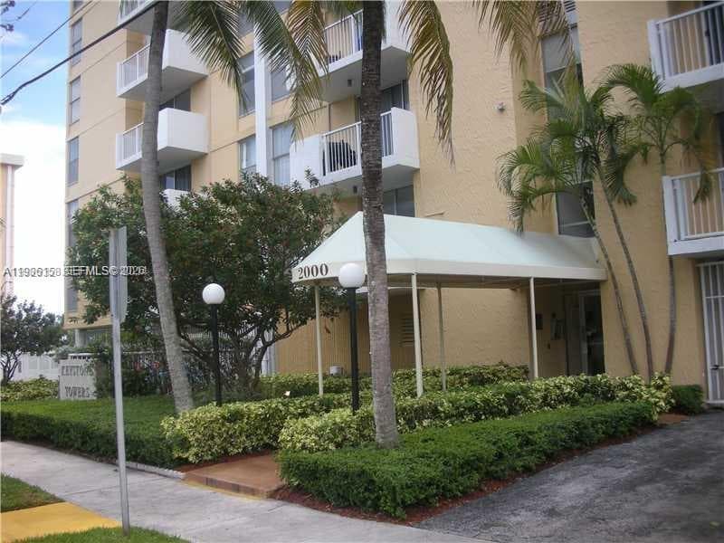 2000 NE 135th St # 1002, North Miami FL 33181 — 1