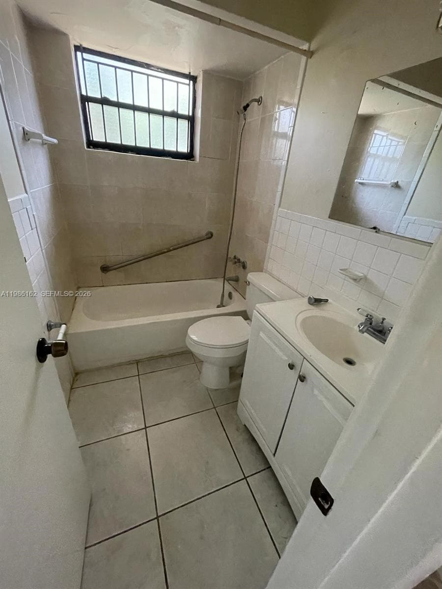 1941 NW 152nd Ter, Miami Gardens FL 33054 — 3