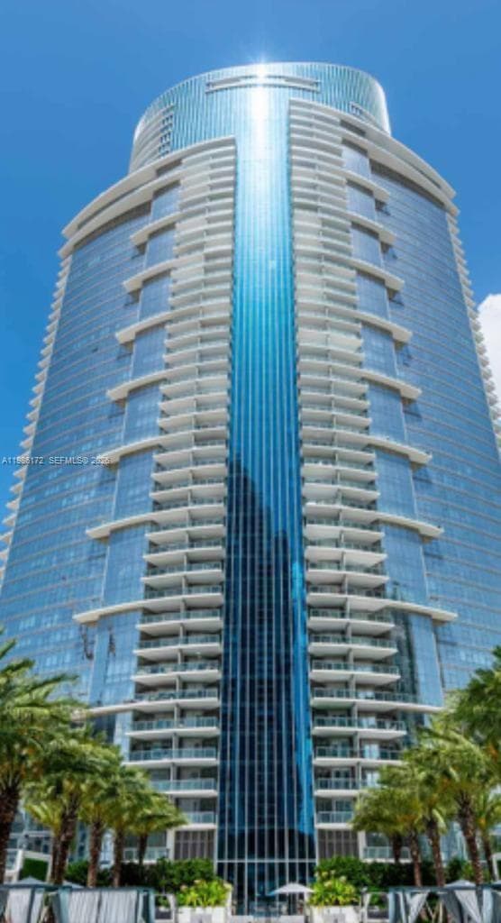 851 NE 1st Ave # 1011, Miami FL 33132 — 6