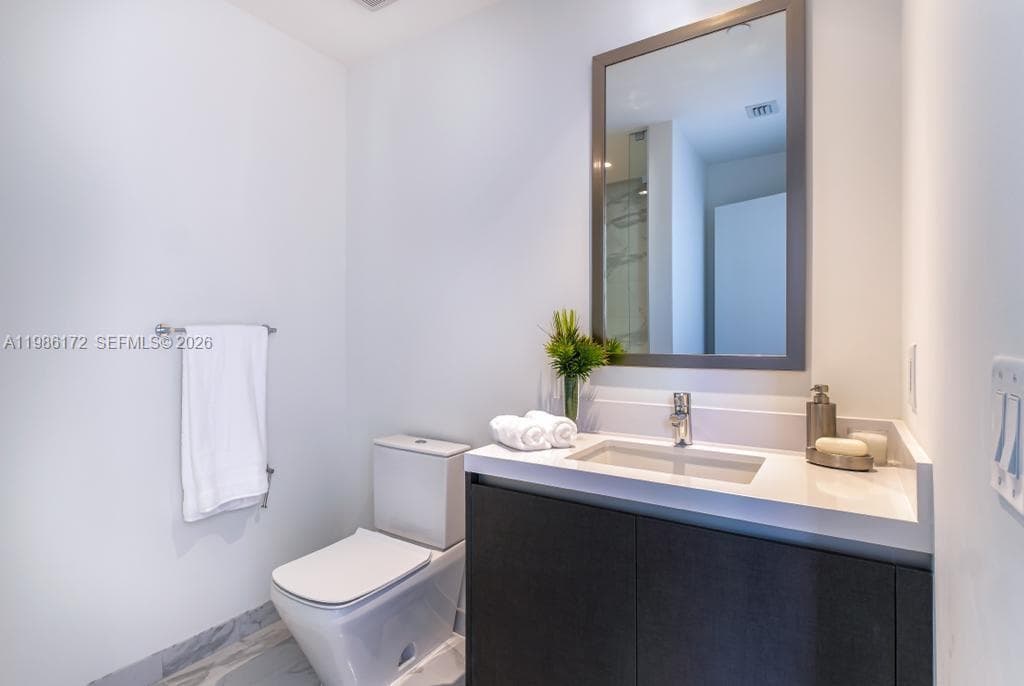 851 NE 1st Ave # 1011, Miami FL 33132 — 10