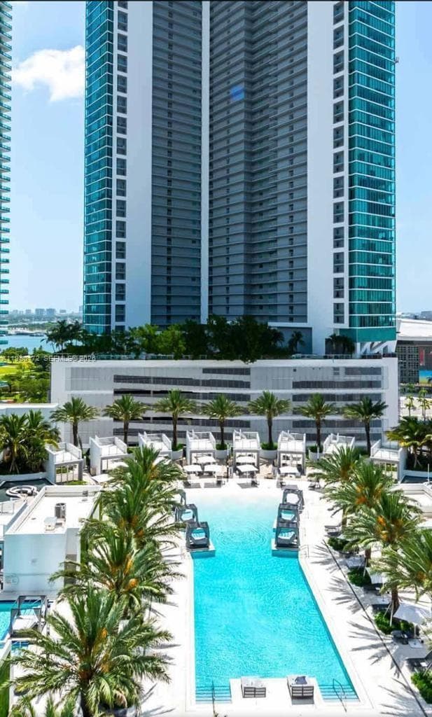 851 NE 1st Ave # 1011, Miami FL 33132 — 8
