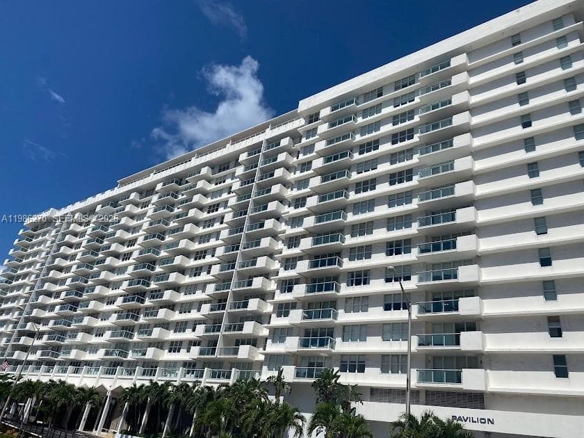 5601 Collins Ave # 1524, Miami Beach FL 33140 — 2