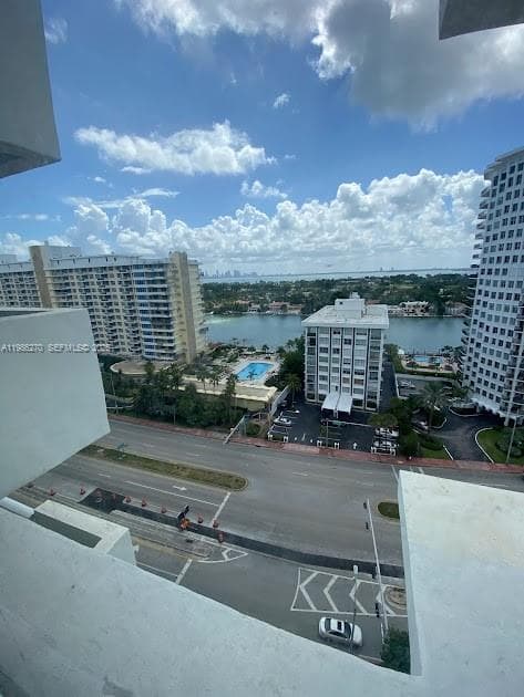 5601 Collins Ave # 1524, Miami Beach FL 33140 — 17