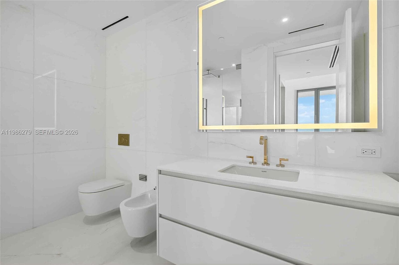 300 Biscayne Blvd Way # 4901E, Miami FL 33131 — 30