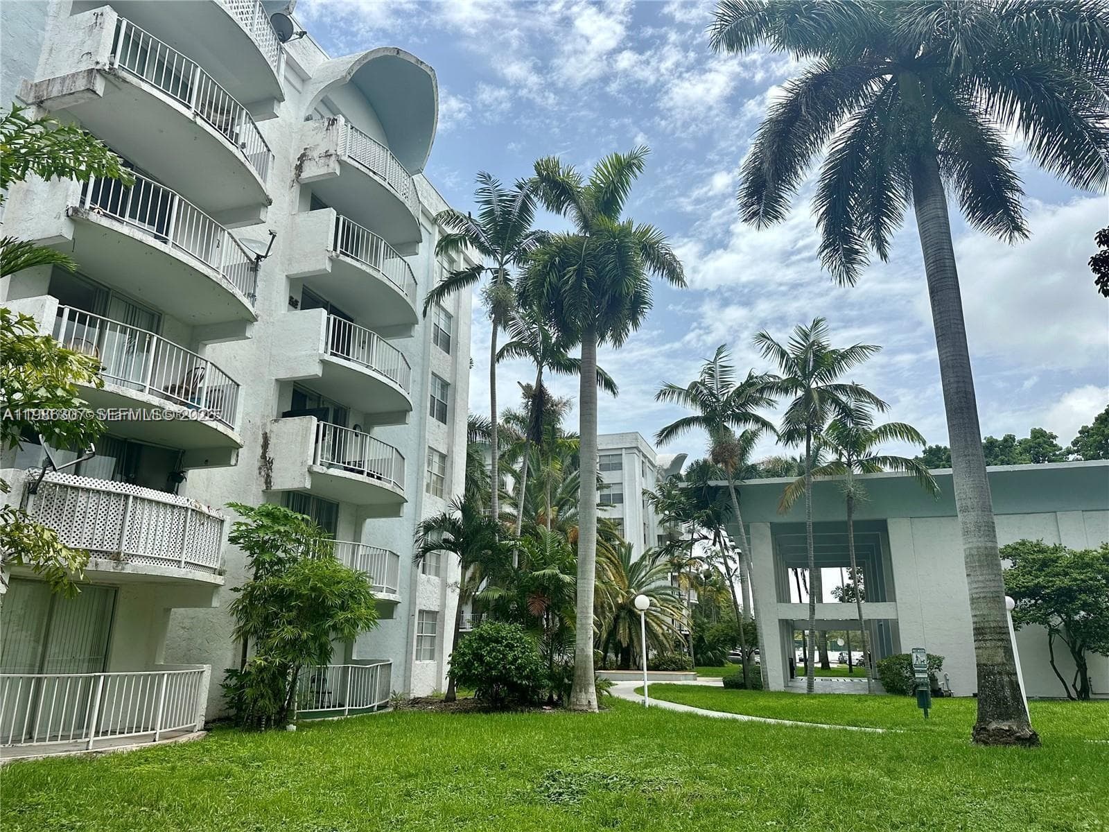 486 NW 165th St Rd # 606, Miami FL 33169 — 23