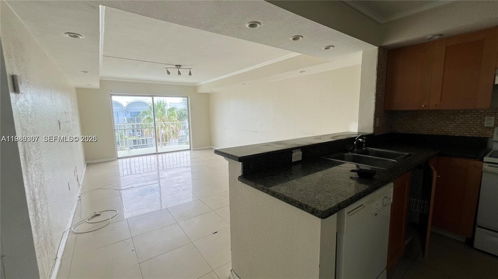 486 NW 165th St Rd # 606, Miami FL 33169 — 3