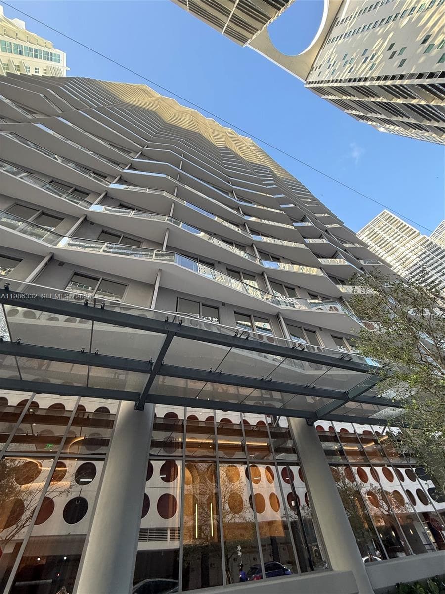 77 SE 5 St # 2015, Miami FL 33131 — 56