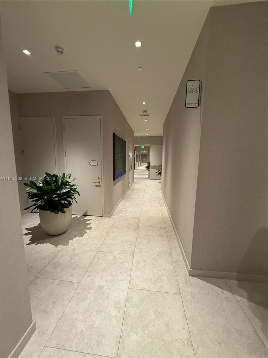 77 SE 5 St # 2015, Miami FL 33131 — 46