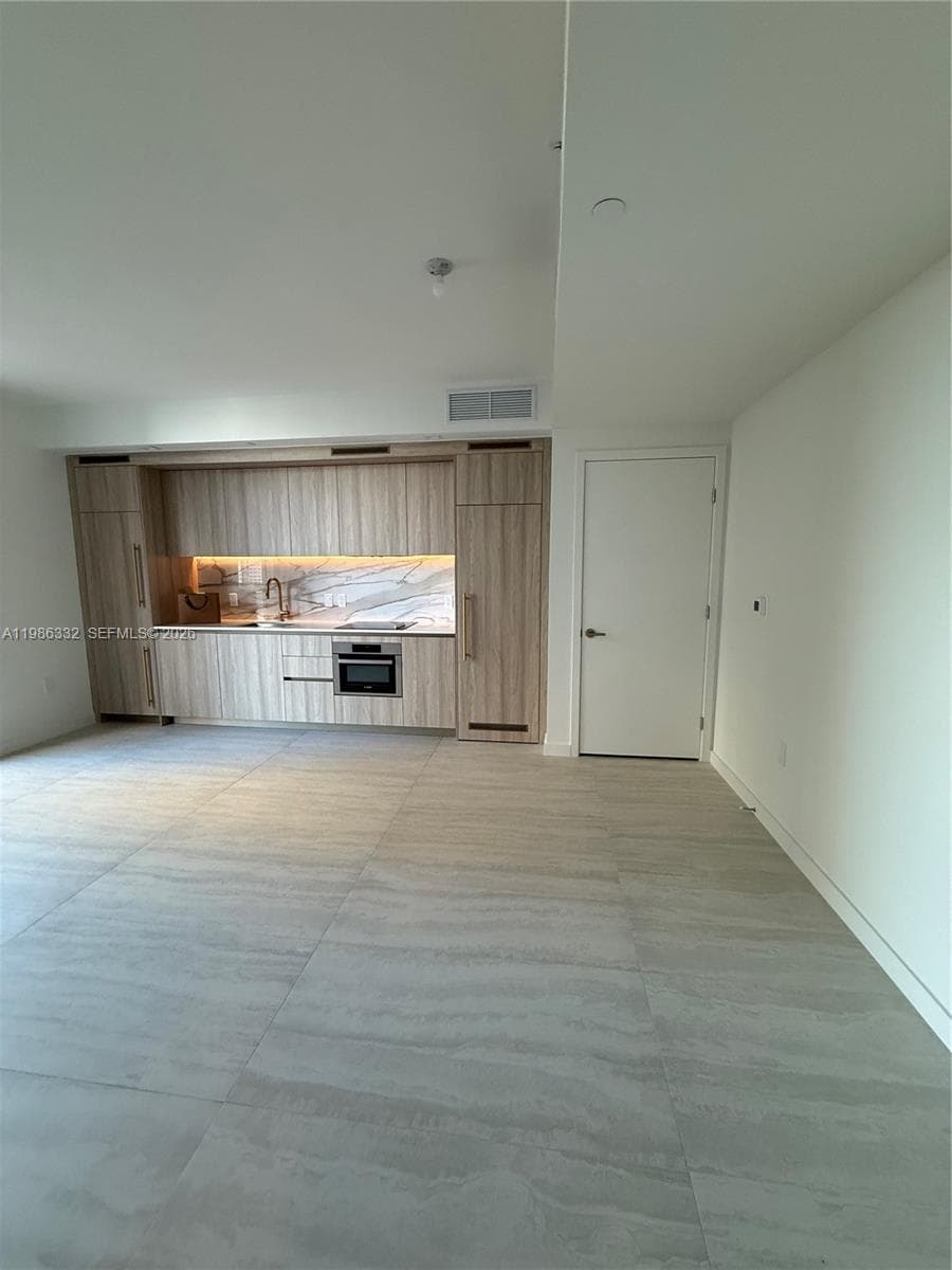 77 SE 5 St # 2015, Miami FL 33131 — 13