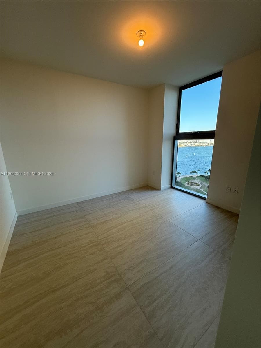 77 SE 5 St # 2015, Miami FL 33131 — 17