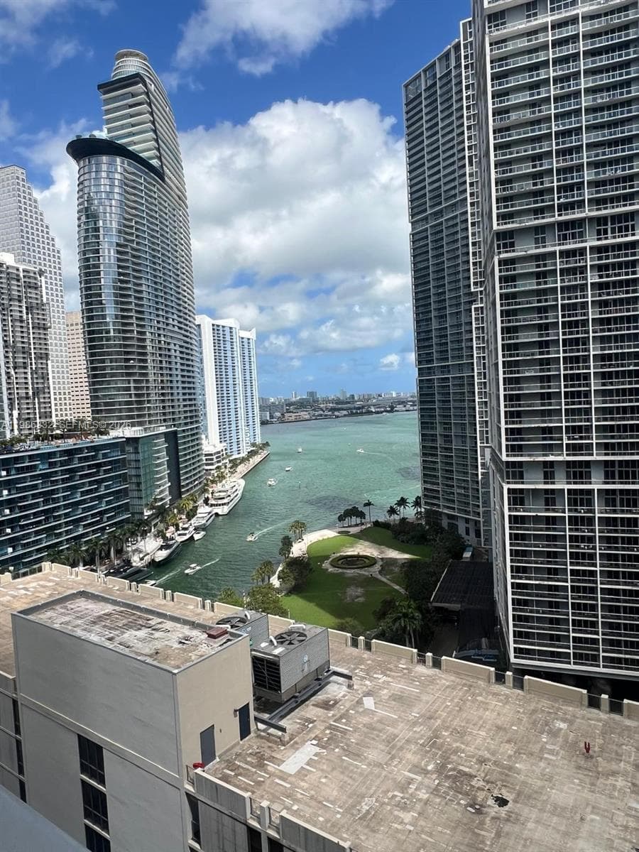 77 SE 5 St # 2015, Miami FL 33131 — 1