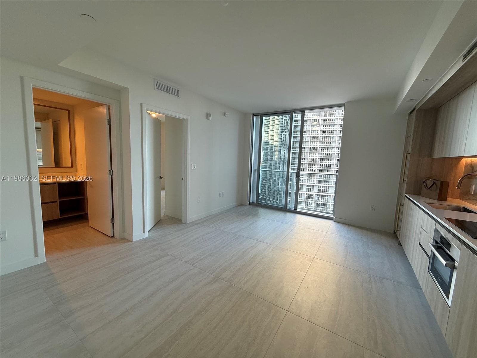 77 SE 5 St # 2015, Miami FL 33131 — 24