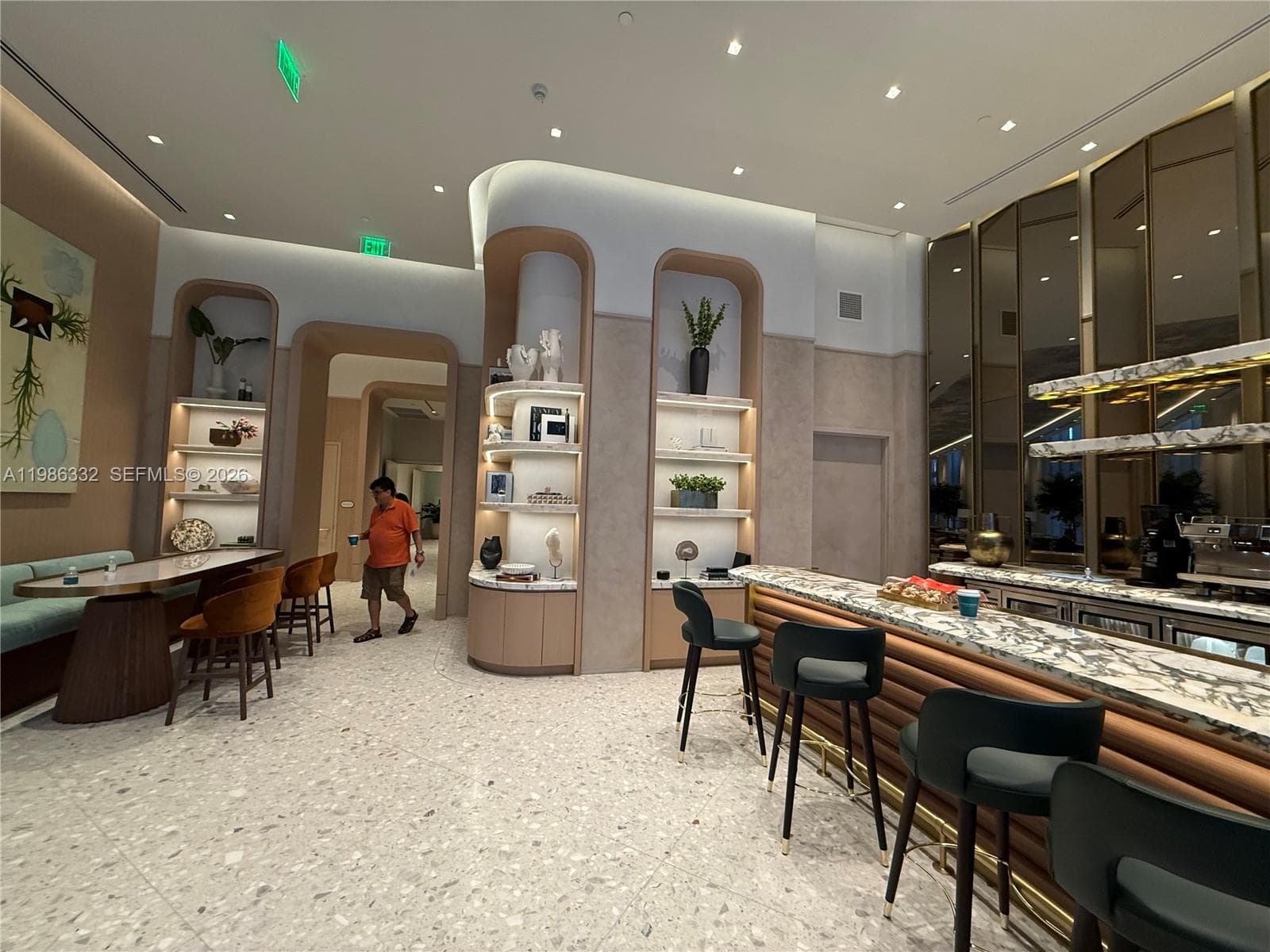 77 SE 5 St # 2015, Miami FL 33131 — 41