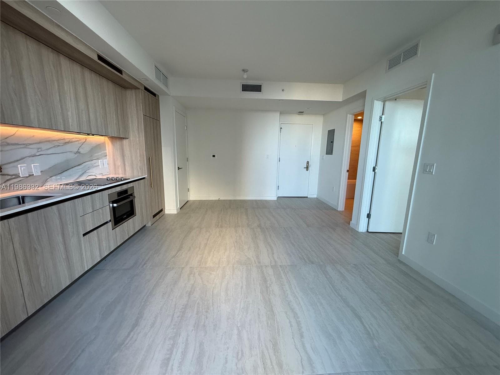 77 SE 5 St # 2015, Miami FL 33131 — 18