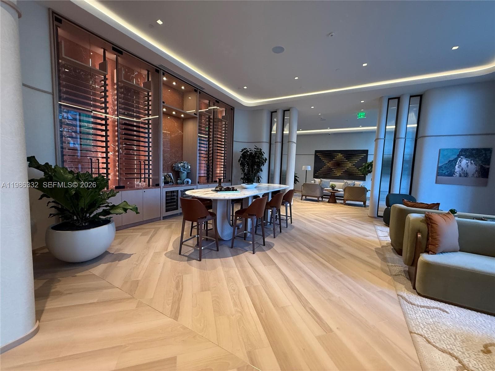 77 SE 5 St # 2015, Miami FL 33131 — 55