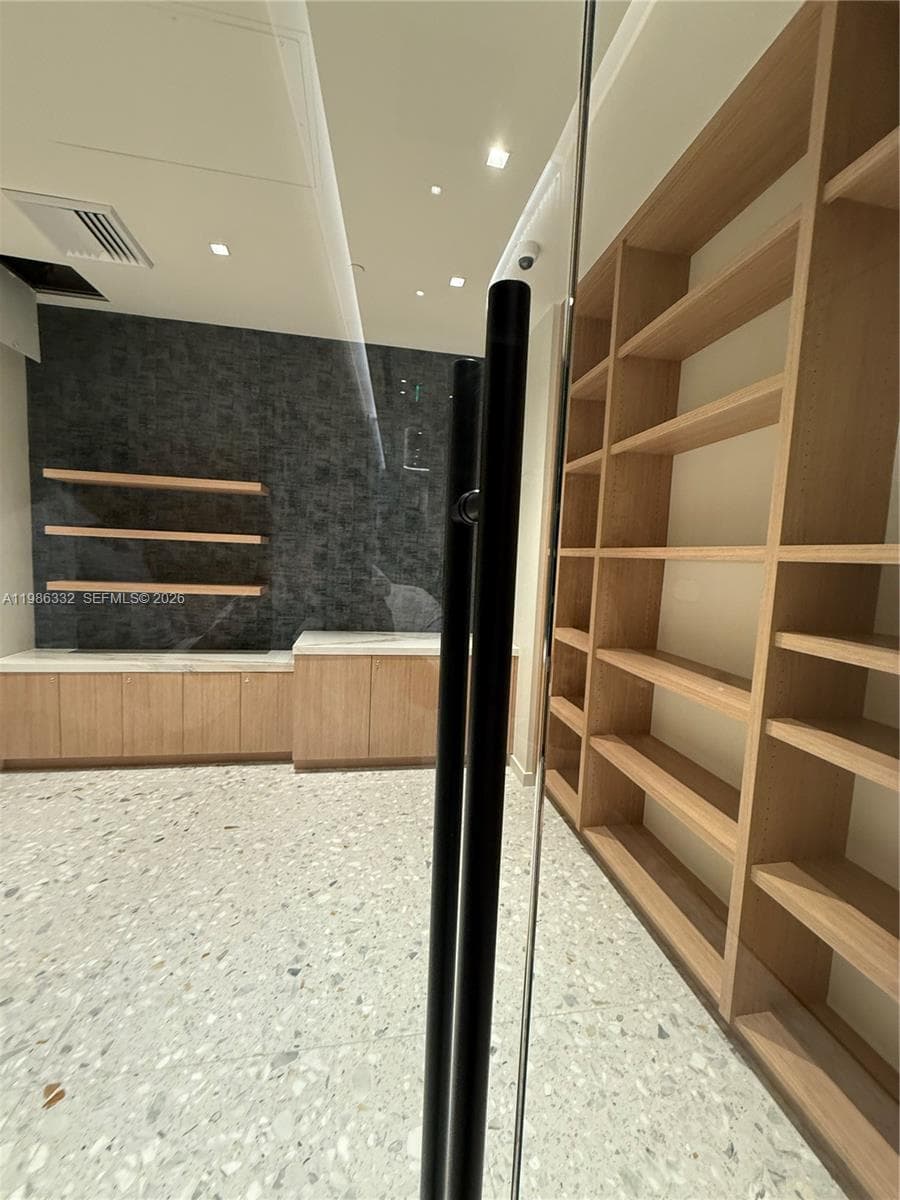 77 SE 5 St # 2015, Miami FL 33131 — 54