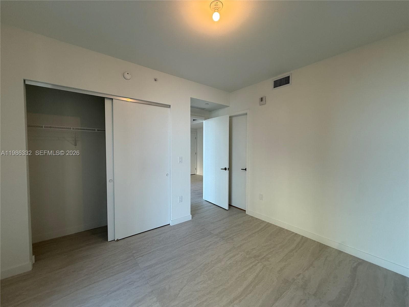 77 SE 5 St # 2015, Miami FL 33131 — 15