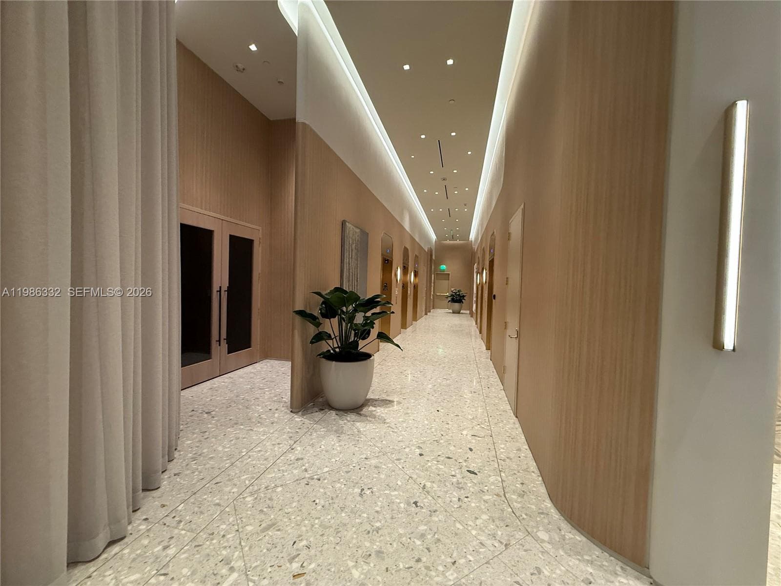 77 SE 5 St # 2015, Miami FL 33131 — 35