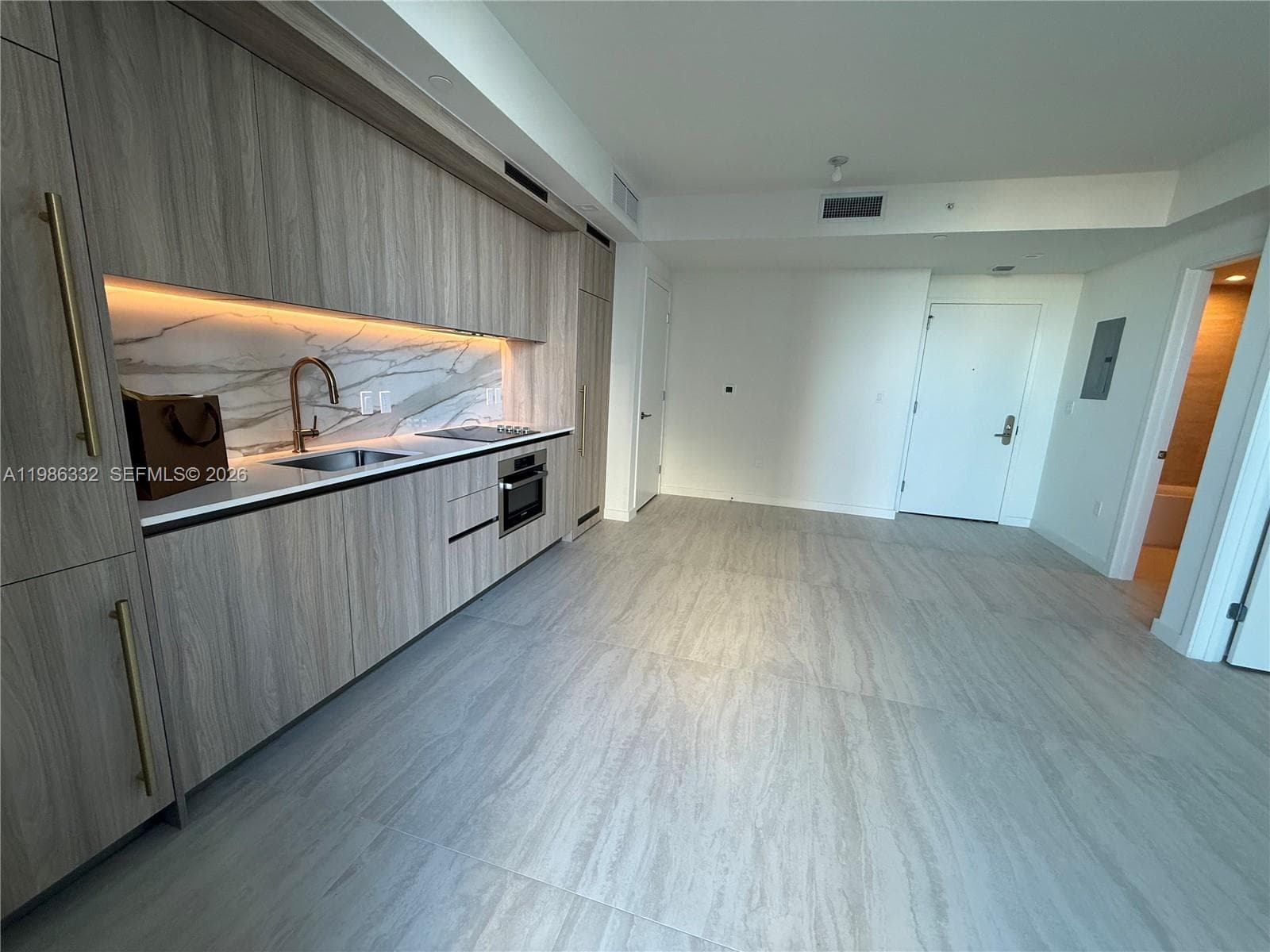 77 SE 5 St # 2015, Miami FL 33131 — 21