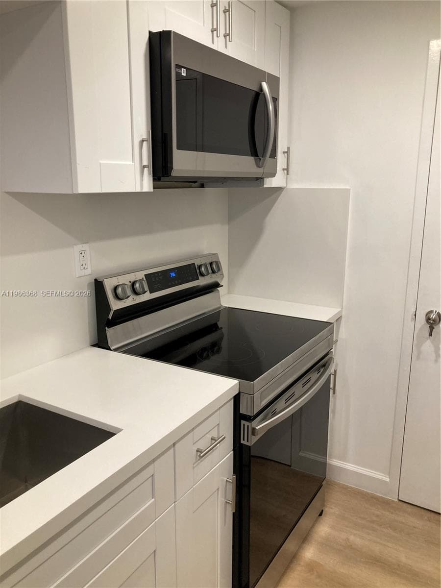 5401 Collins Ave # 320, Miami Beach FL 33140 — 23