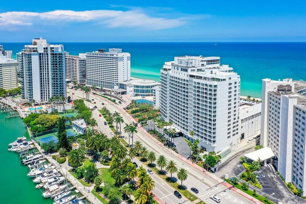 5401 Collins Ave # 320, Miami Beach FL 33140 — 2
