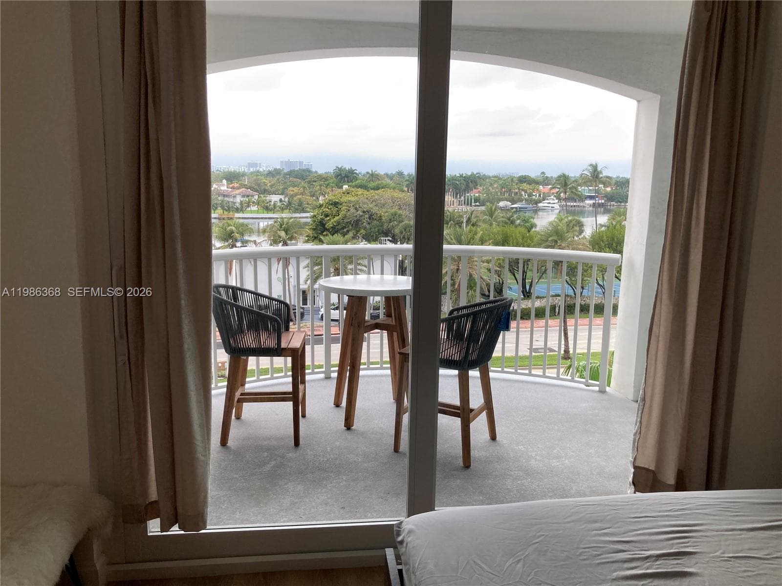 5401 Collins Ave # 320, Miami Beach FL 33140 — 47