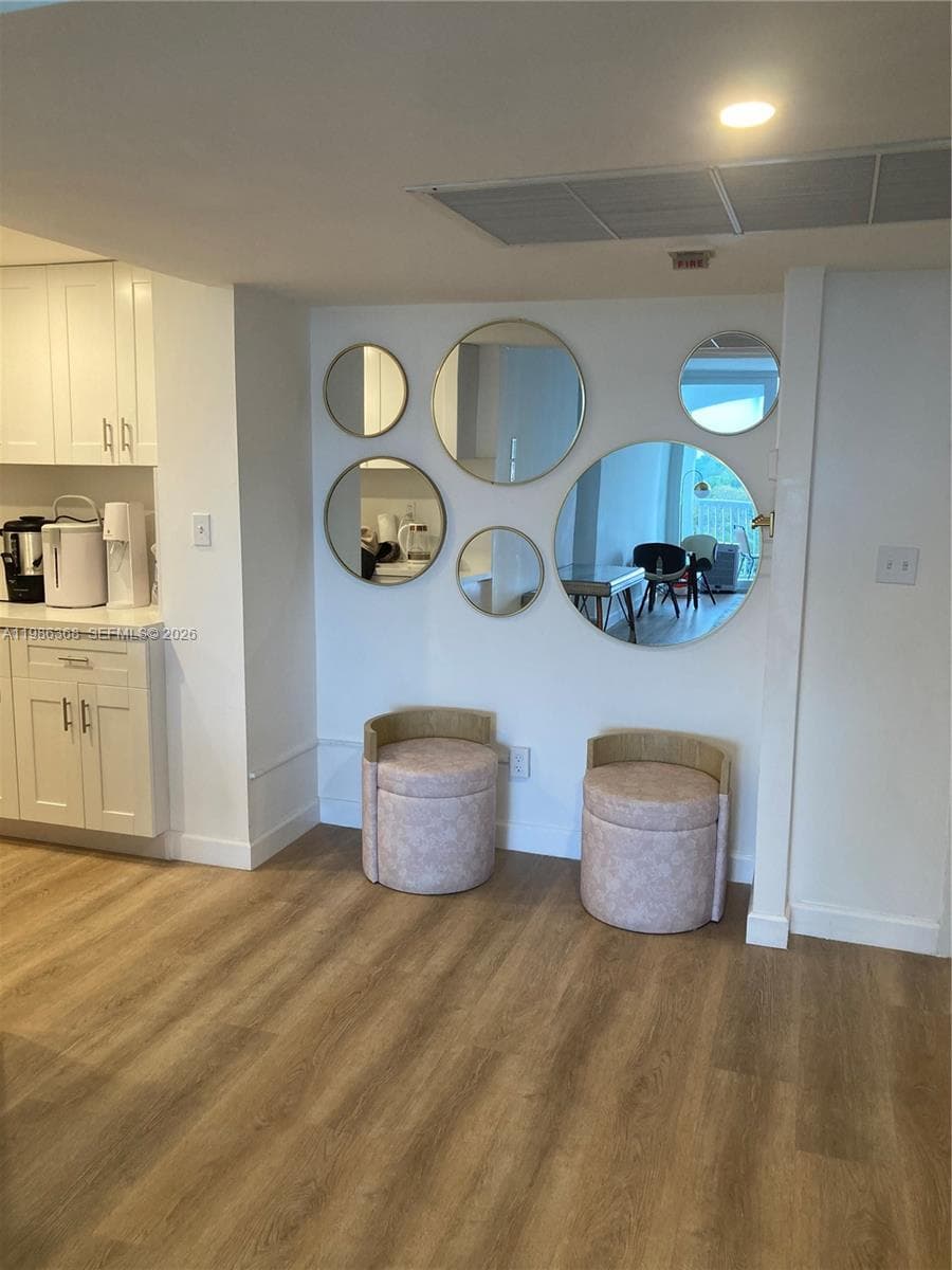 5401 Collins Ave # 320, Miami Beach FL 33140 — 38