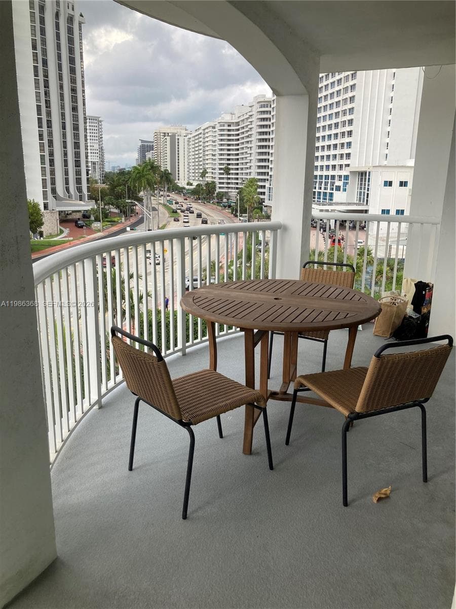 5401 Collins Ave # 320, Miami Beach FL 33140 — 51